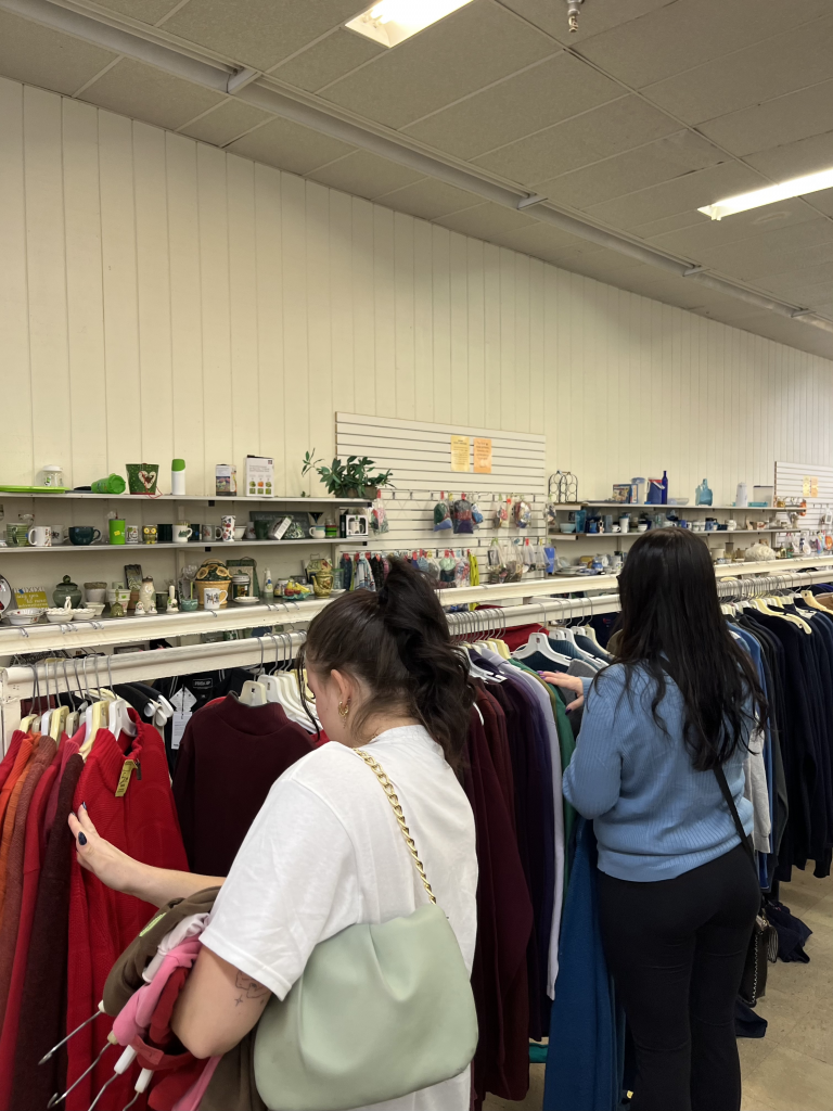 11 Tips For Selling Your Clothes At A Secondhand Store, According